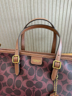 Coach Taxi Tote 21 Signature Bordô Ferragens Douradas