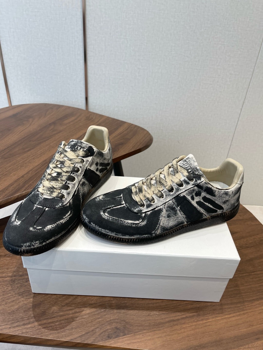 Maison Margiela Replica Low "Grafit Paint" White/Black