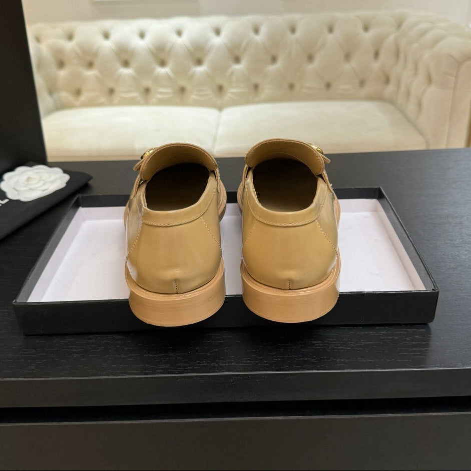Chanel Timeless Loafer bege