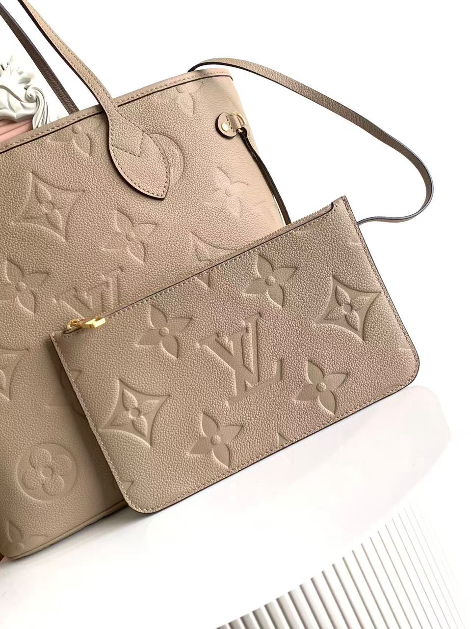 Louis Vuitton Neverfull MM Tourterelle