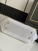 CHANEL Canvas com Efeito em Ráfia