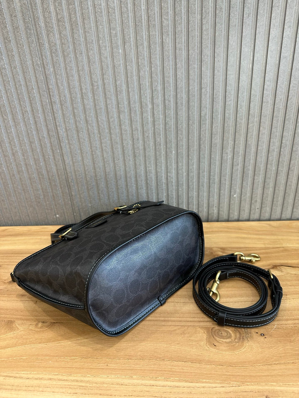 Coach Taxi Tote 21 Signature Black Ferragens Douradas