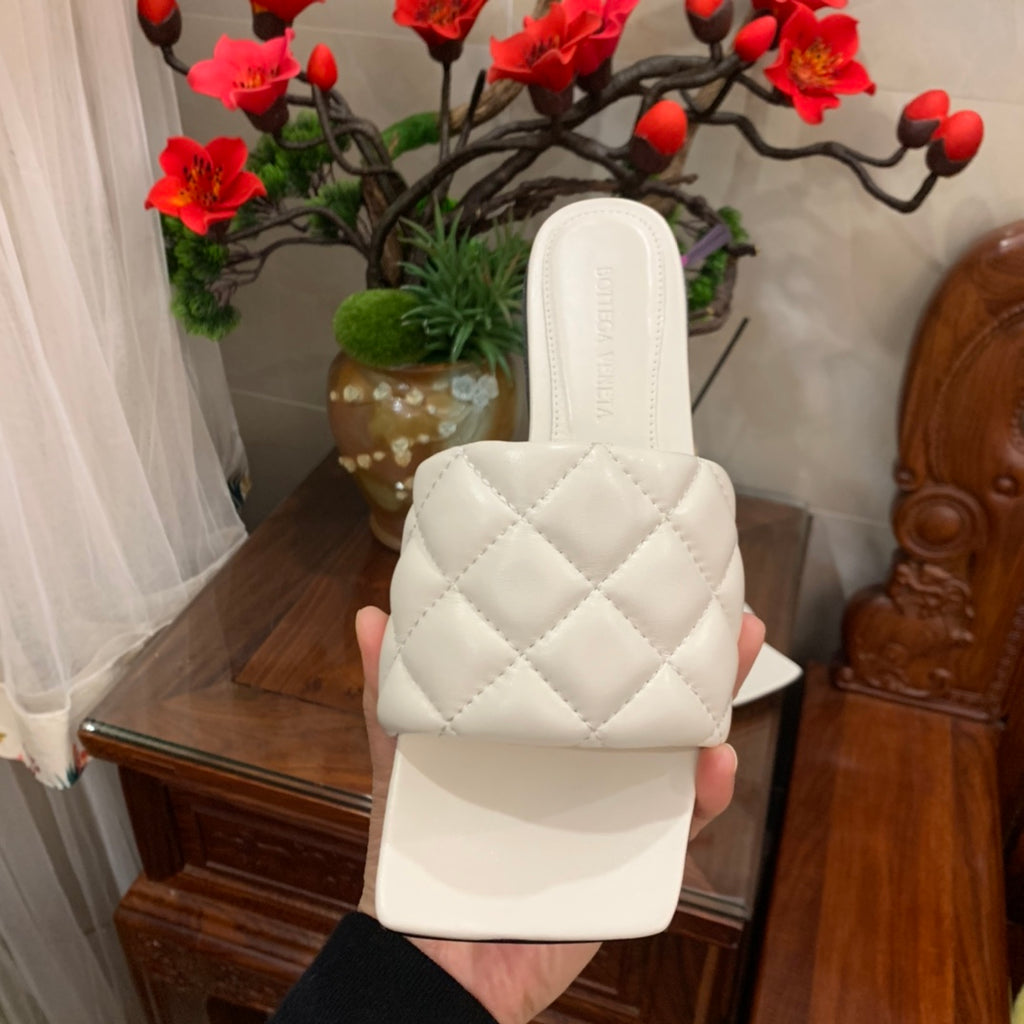 Sandália Bottega Veneta Padded Flat White (Pronta Entrega)