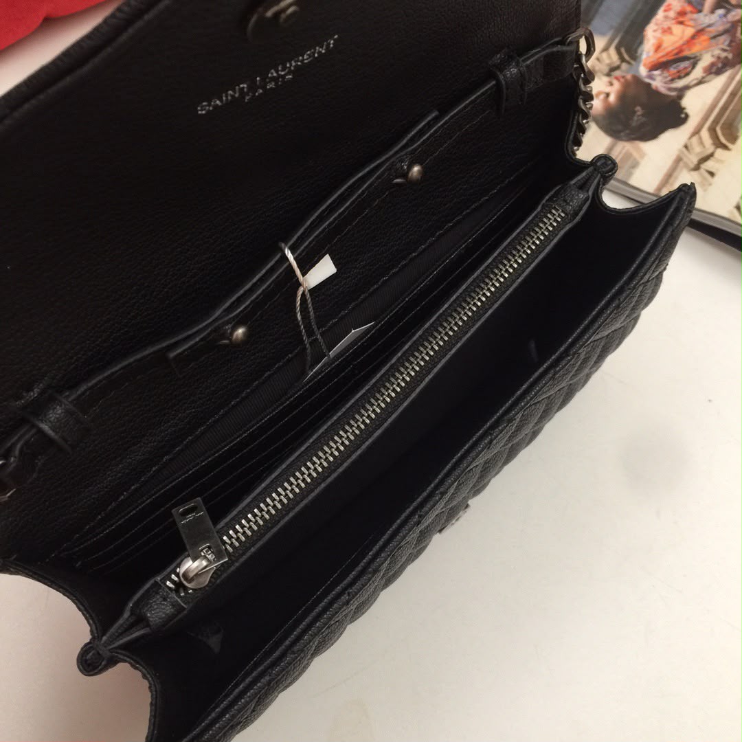 Yves Saint Laurent Envelope Black Ferragens Douradas