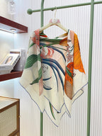 Lenço Hermès Carré 90 "Bouquet Final" Cor Off-White / Laranja / Verde