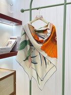 Lenço Hermès Carré 90 "Bouquet Final" Cor Off-White / Laranja / Verde