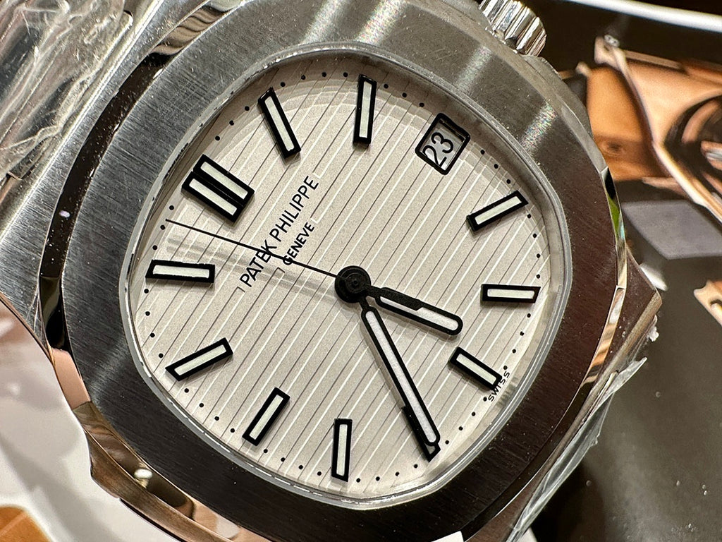 Relógio Patek Philippe Nautilus White Dial