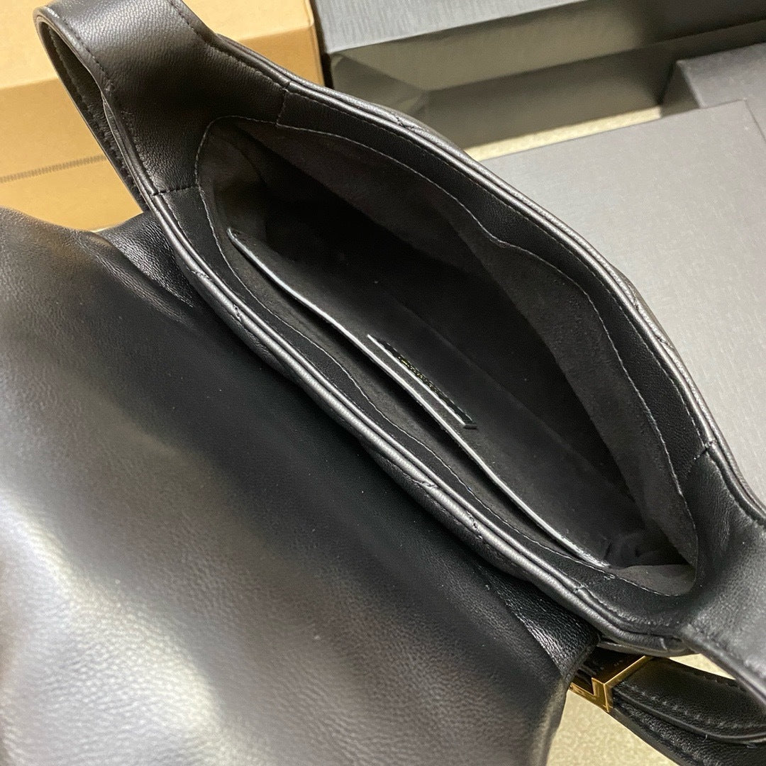Saint Laurent Jamie Shoulder Bag Black Ferragens Douradas