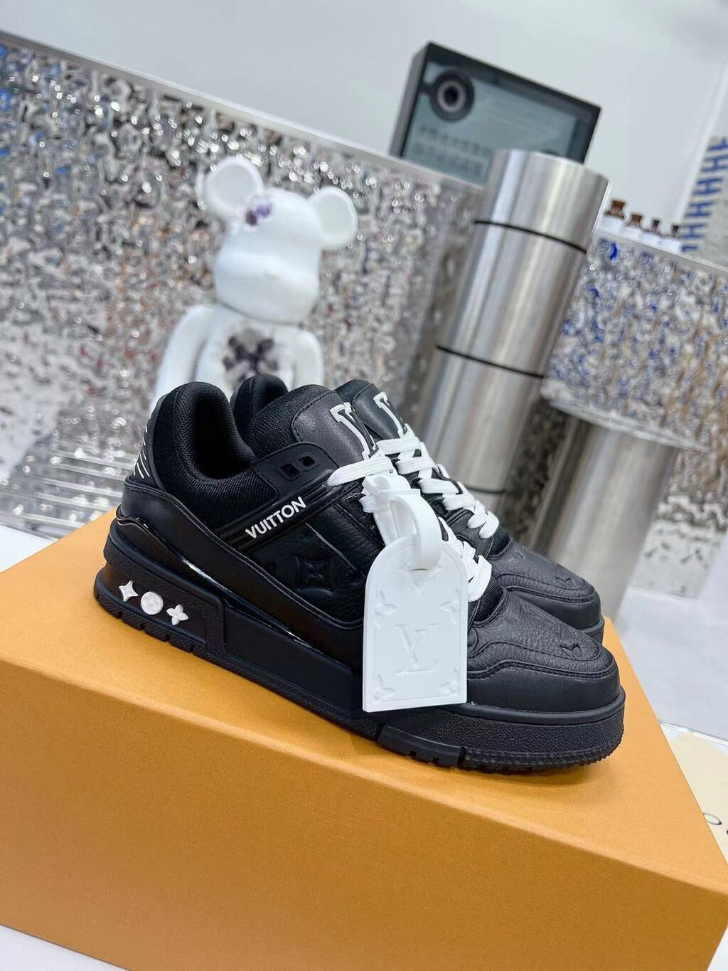 LOUIS VUITTON LVパドロック 黒 17 LOUIS VUITTON - Todos os produtos – Manfrim Store