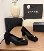 Chanel Blazy Turnlock Pumps Black. Salto 8 cm