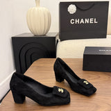 Chanel Blazy Turnlock Pumps Black. Salto 8 cm