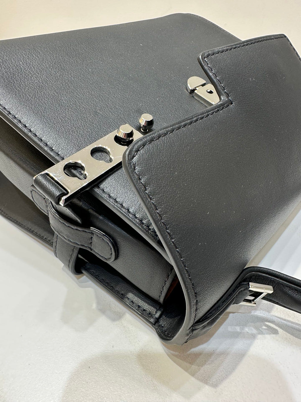 Delvaux Tempête MM Black Ferragens Prata