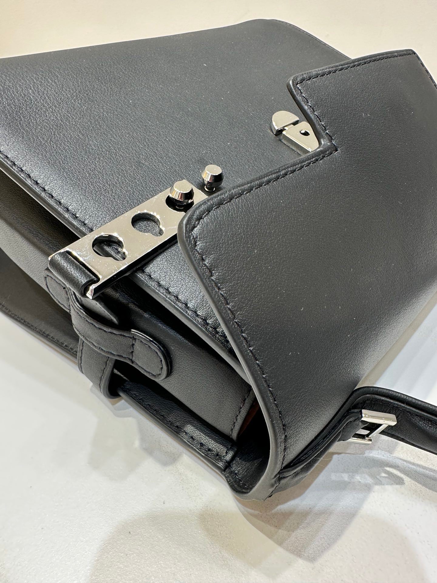 Delvaux Tempête MM Black Ferragens Prata