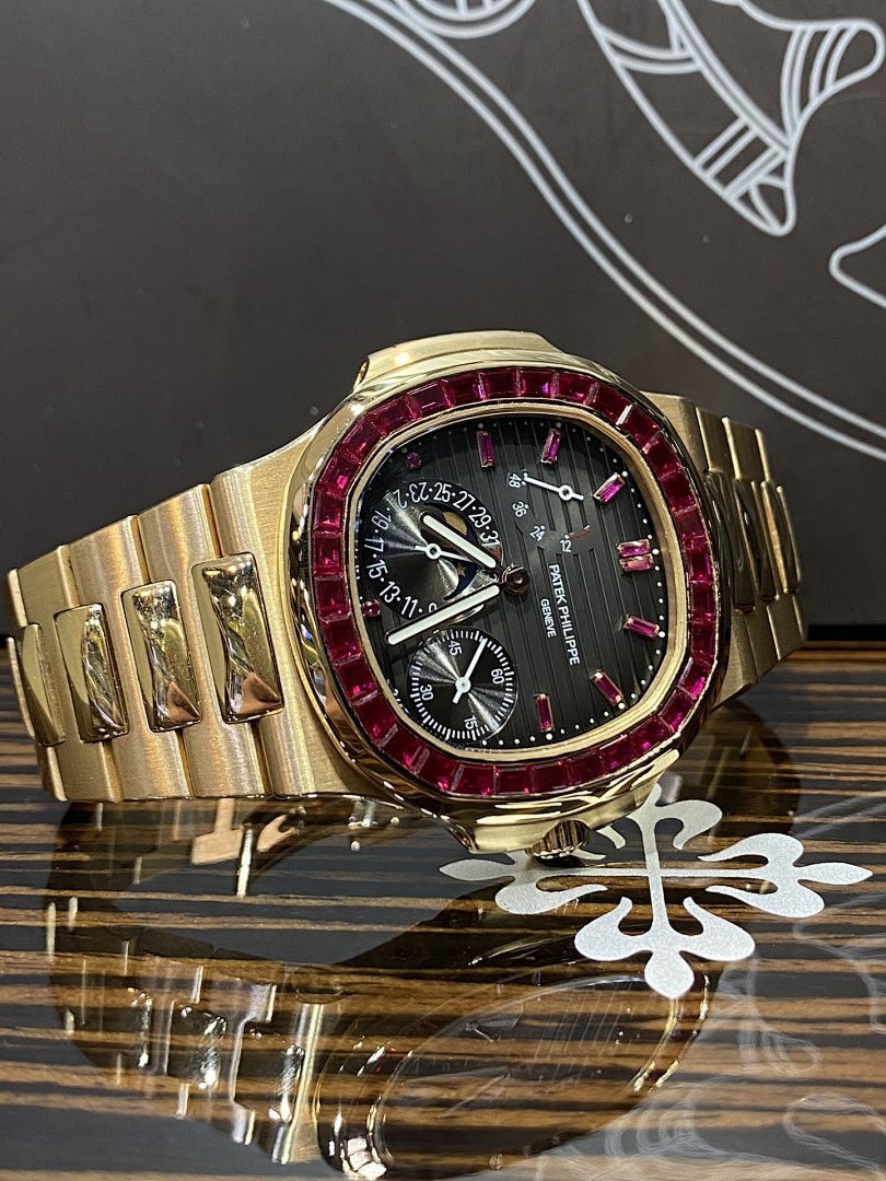 Relógio Patek Philippe Nautilus Bezel Set With Baguette Rubies