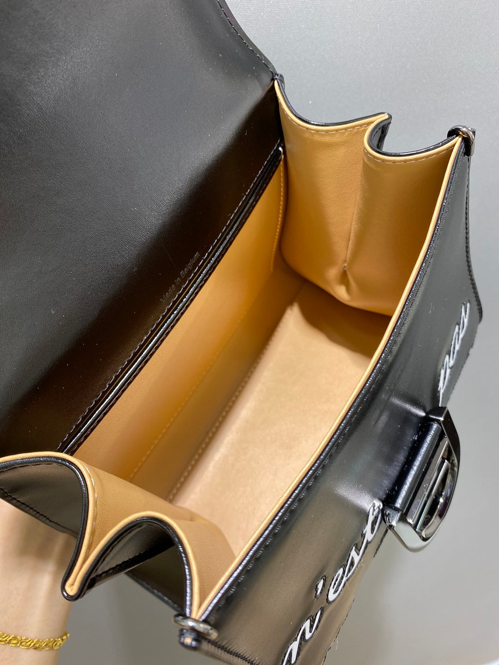 Delvaux Brillant L'Humour Lettering Black