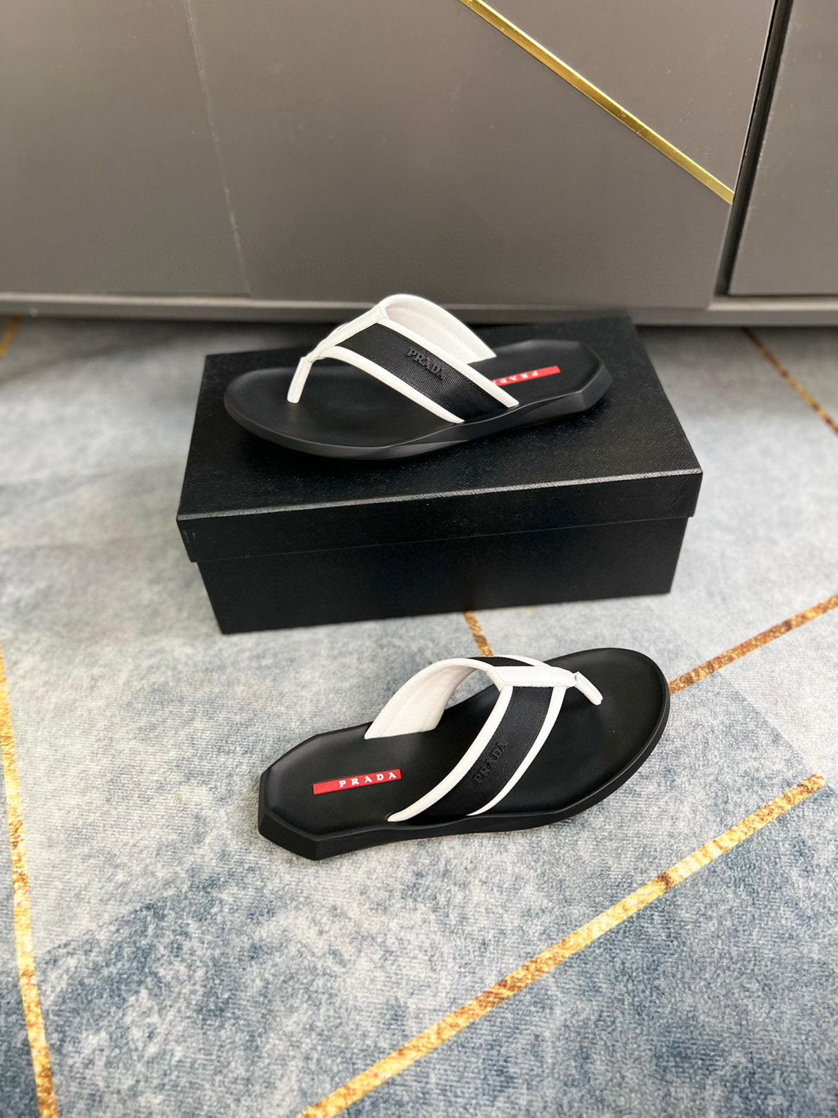 Prada Chinelo