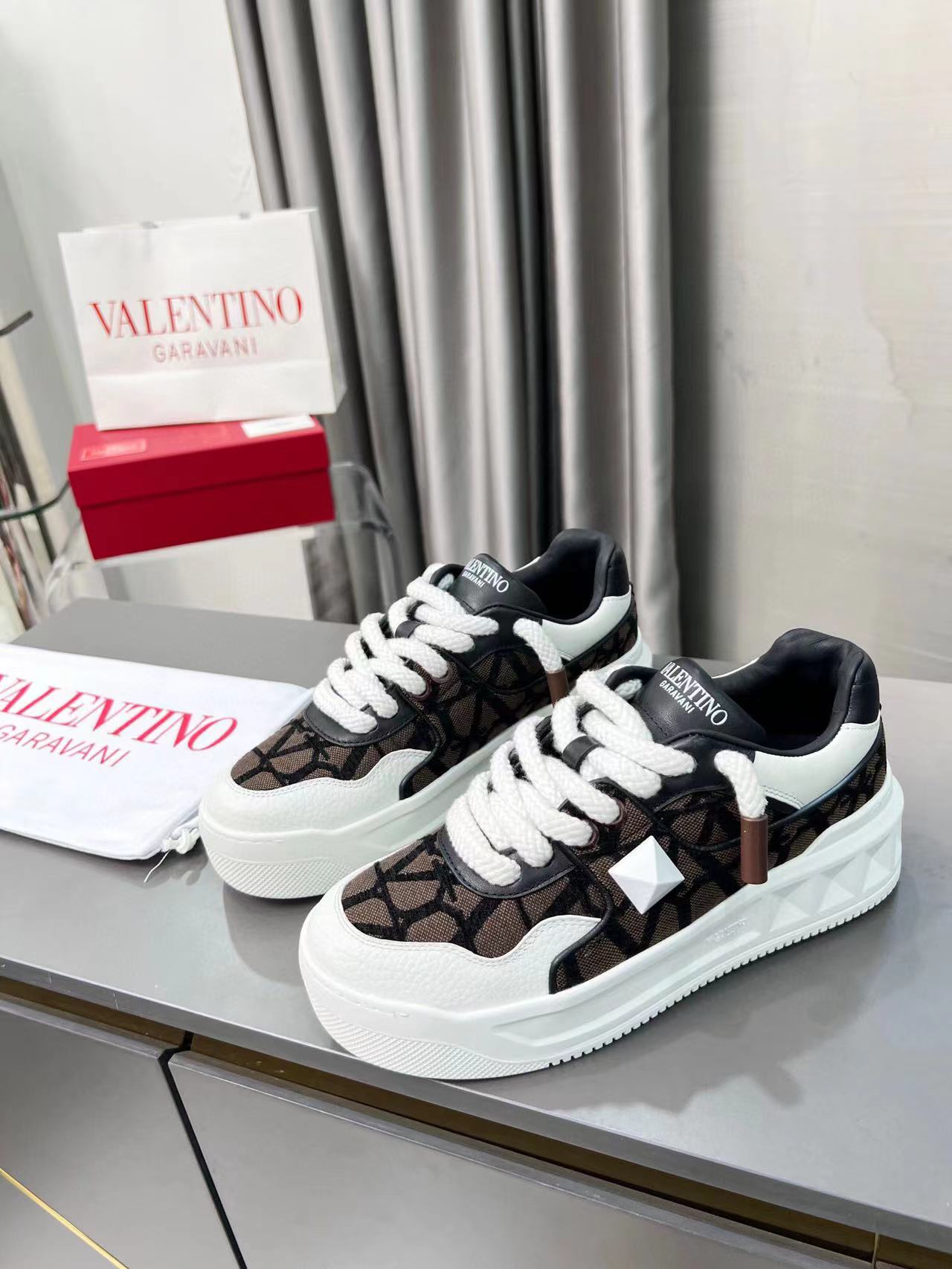 Valentino One Stud XL Brown – Manfrim Store