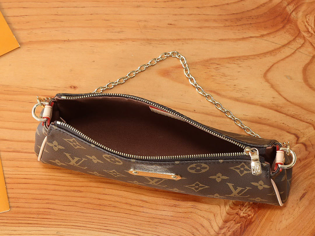 Louis Vuitton Eva Clutch Monogram