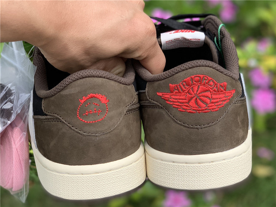 Jordan 1 Retro Low OG SP Travis Scott Dark Mocha CQ4277-001.