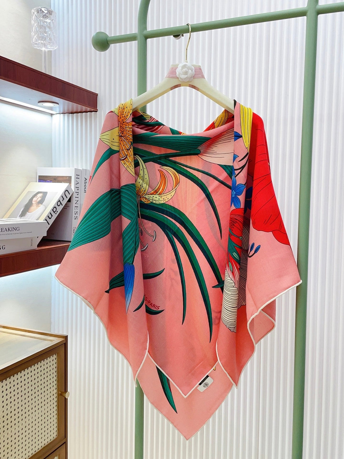 Lenço Hermès Carré 90 "Bouquet Final" Cor Rosa Vivo / Verde Cipreste / Amarelo