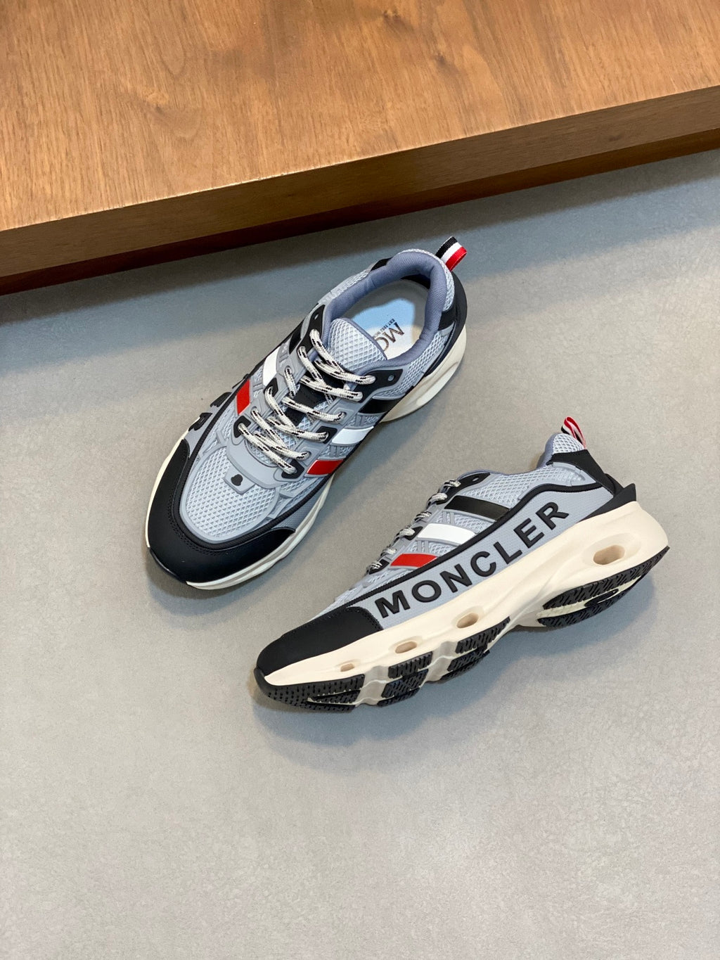 Tênis Moncler Leave No Trace Cinza