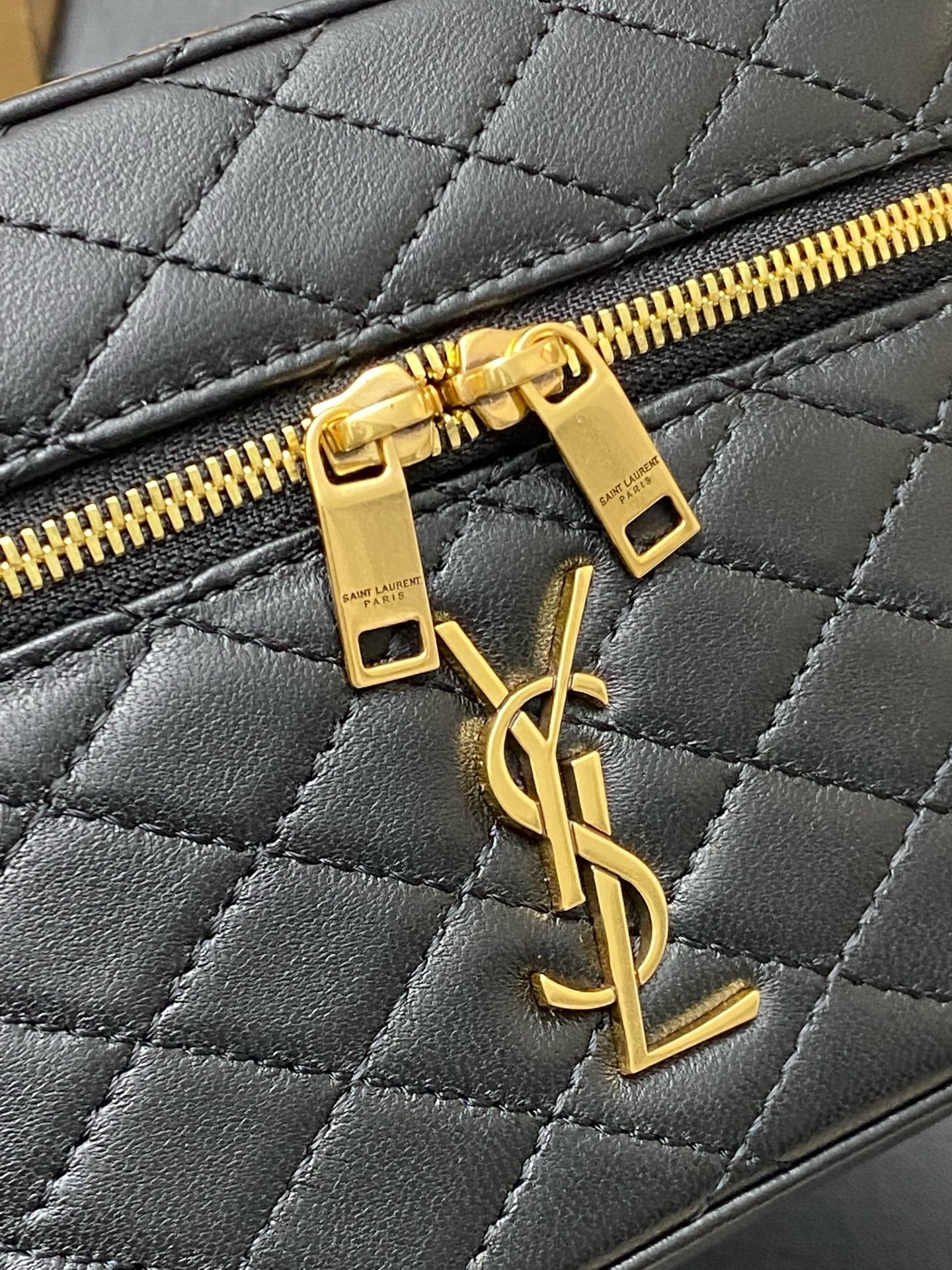 Saint Laurent Gaby Vanity  Black Ferragens Douradas