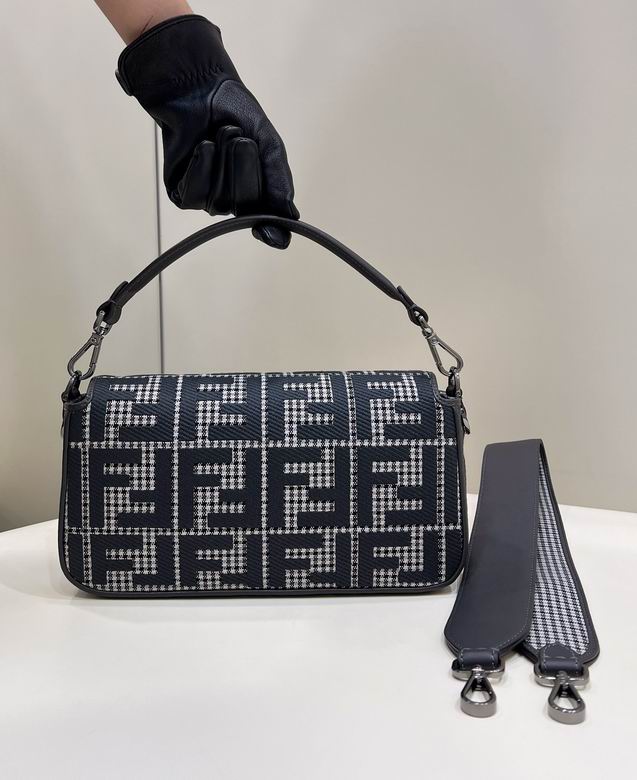 Bolsa Fendi FF Baguette Embroidered