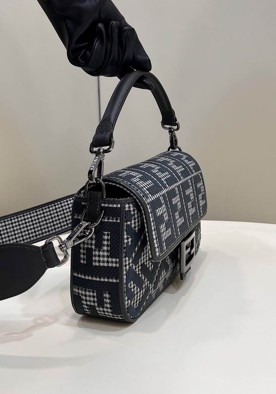 Bolsa Fendi FF Baguette Embroidered