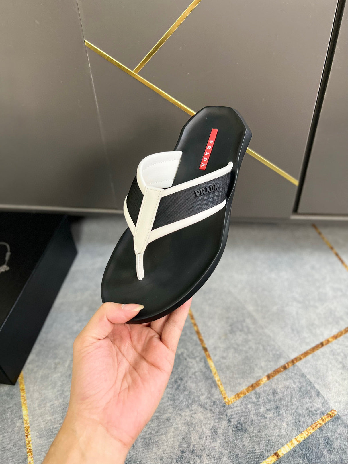 Prada Chinelo