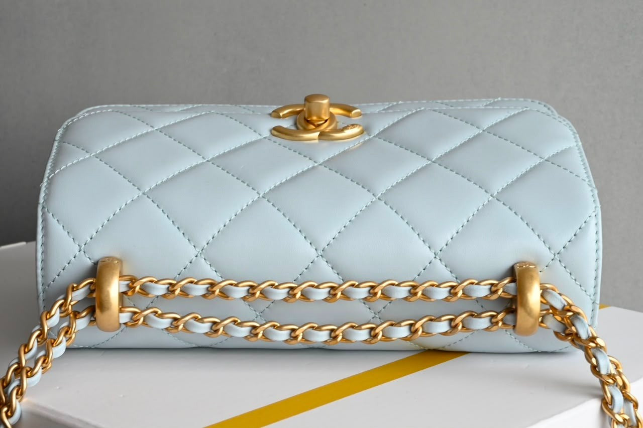 Chanel Mini Flap Bag com alça Pearl Crush