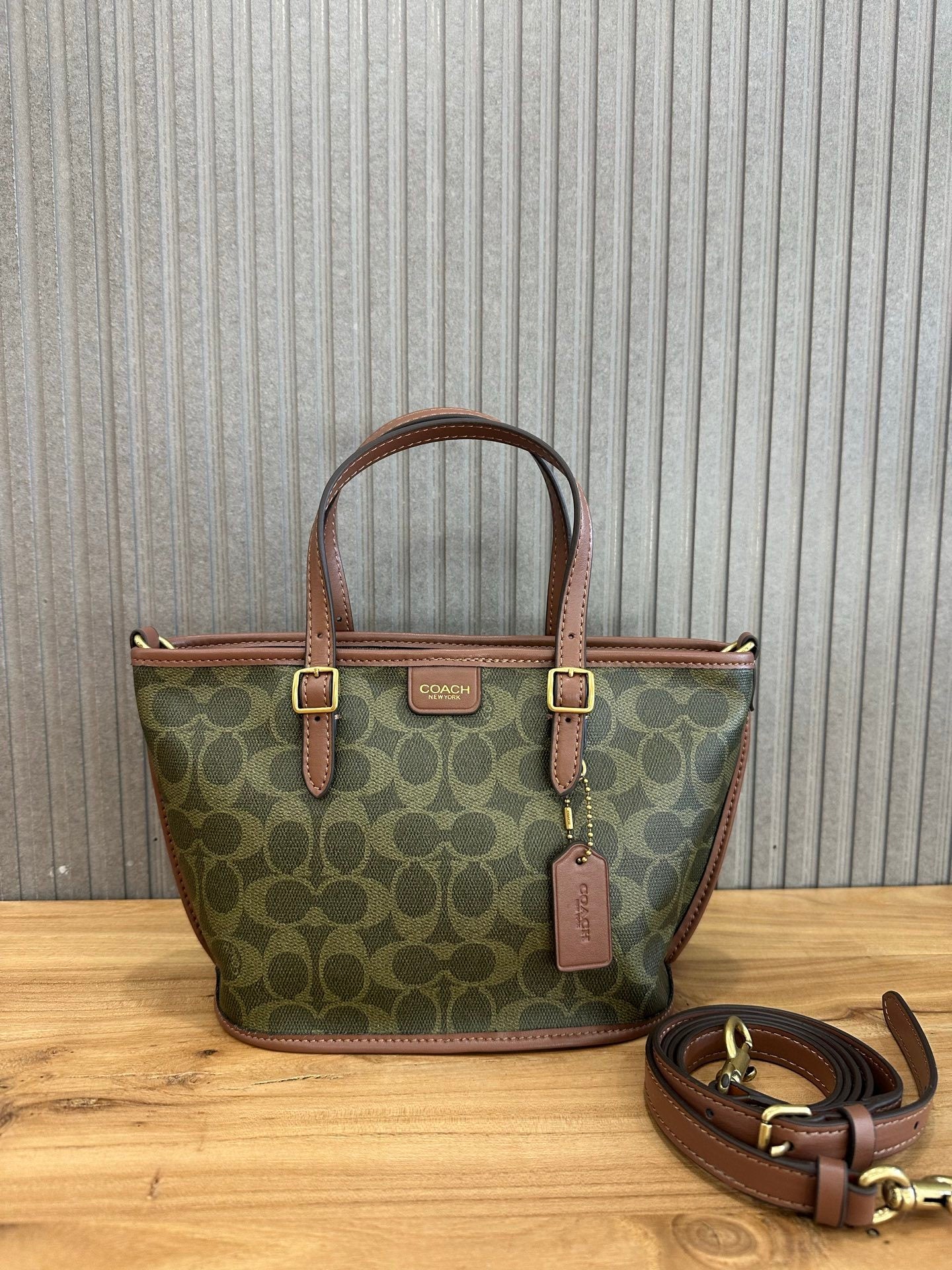 Coach Taxi Tote 21 Signature Green Ferragens Douradas