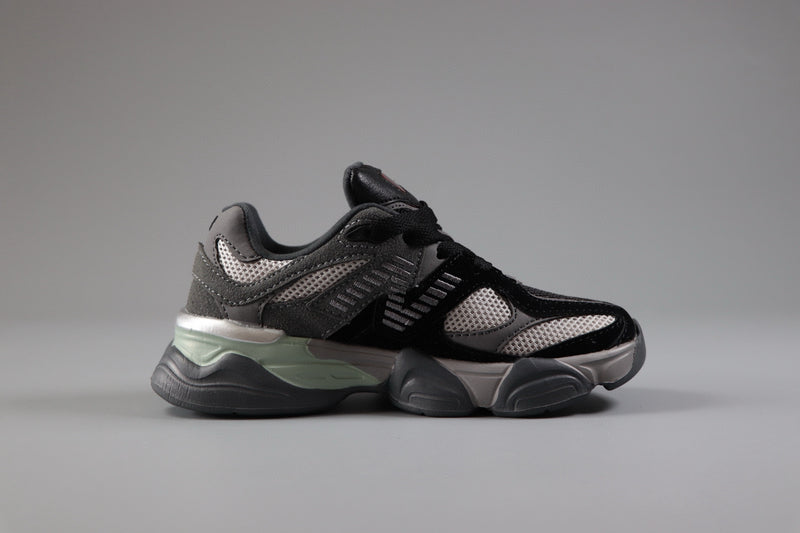 New Balance black infantil