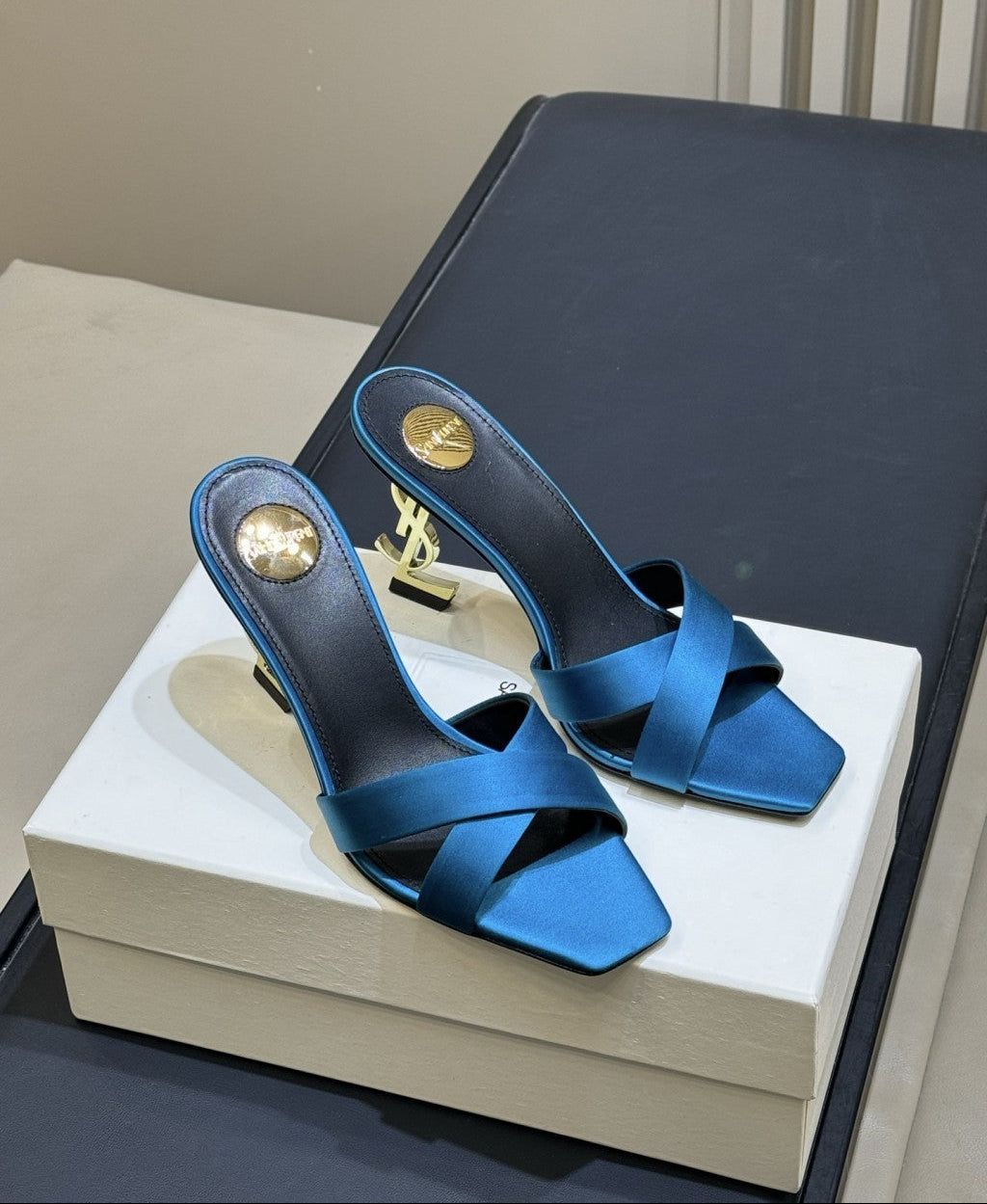Saint Laurent  Mules Opyum Em Crepe De Cetim Azul Marinho