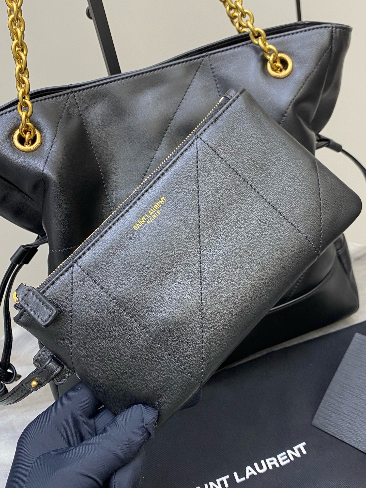 Saint Laurent Shopping Jamie 4.3 Quilted Bag Black Ferragens Douradas