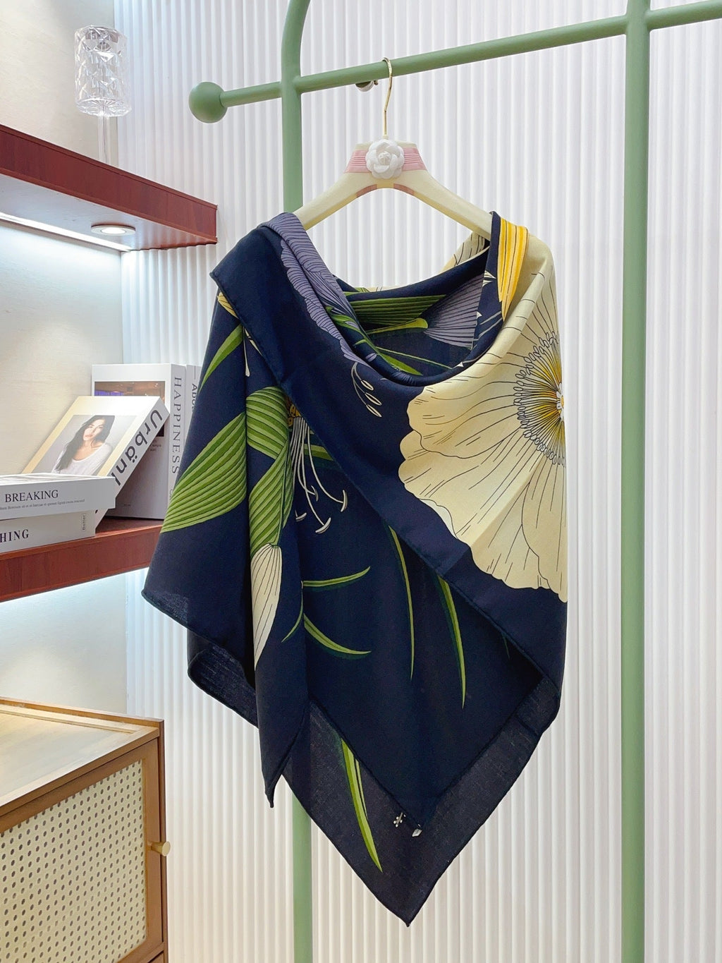 Lenço Hermès Carré 90 "Bouquet Final" Cor Ébano / Areia / Verde