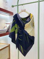 Lenço Hermès Carré 90 "Bouquet Final" Cor Ébano / Areia / Verde