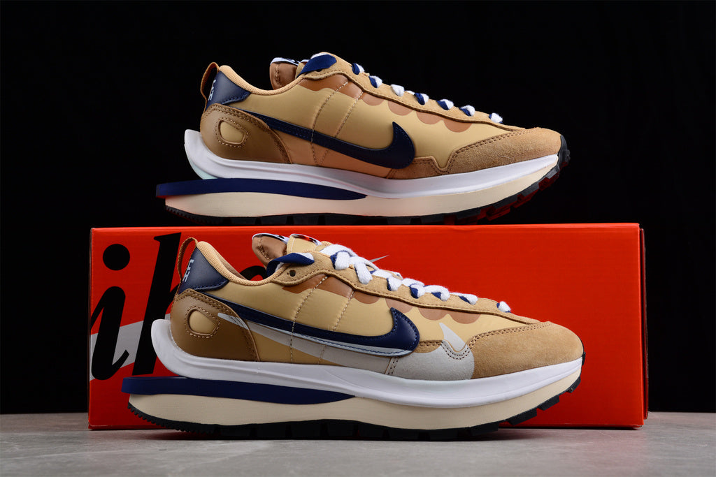 Tênis Nike Sacai x VaporWaffle Sesame Blue Void