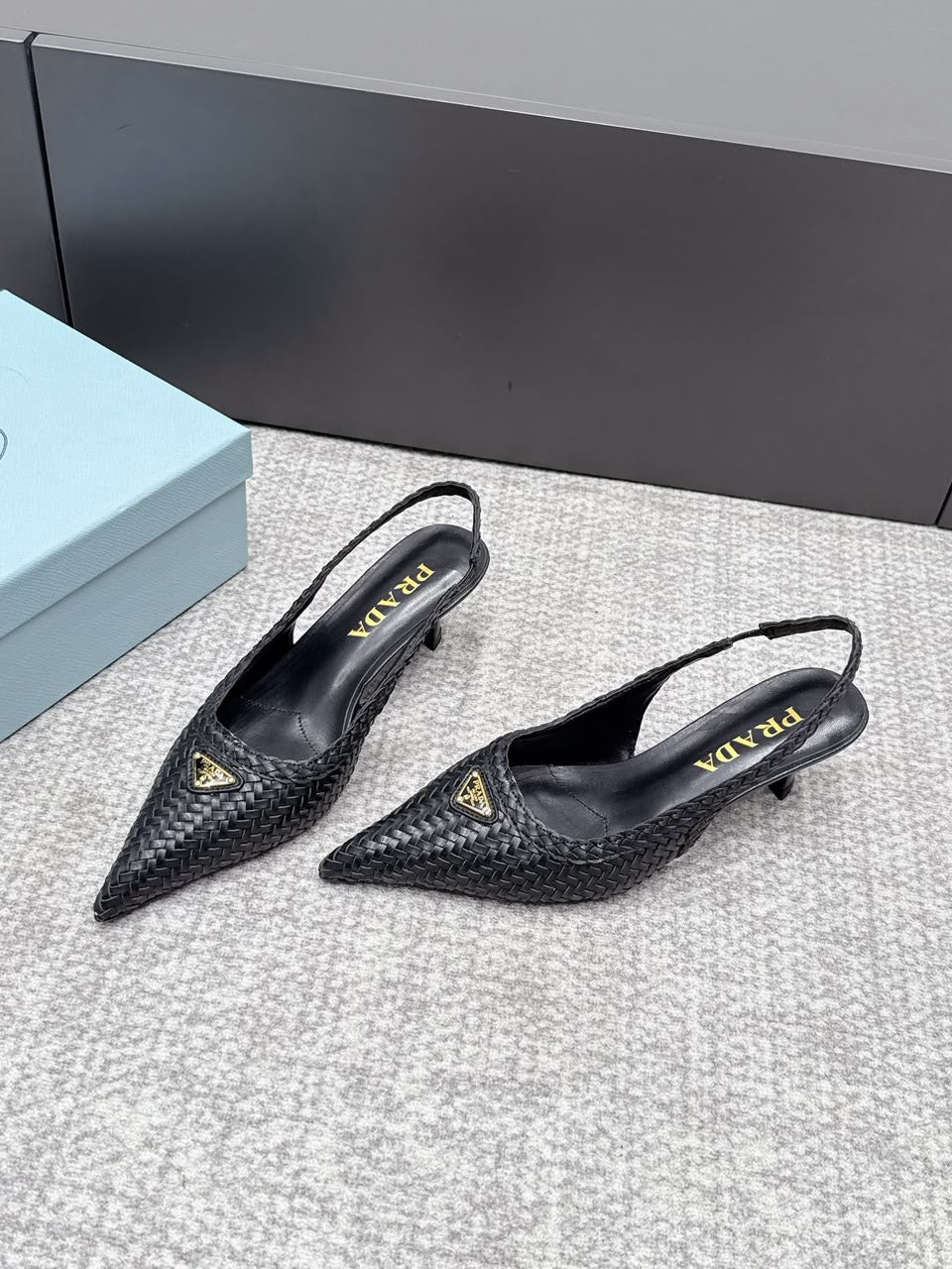 Prada Salto Slingback em Couro Trançado