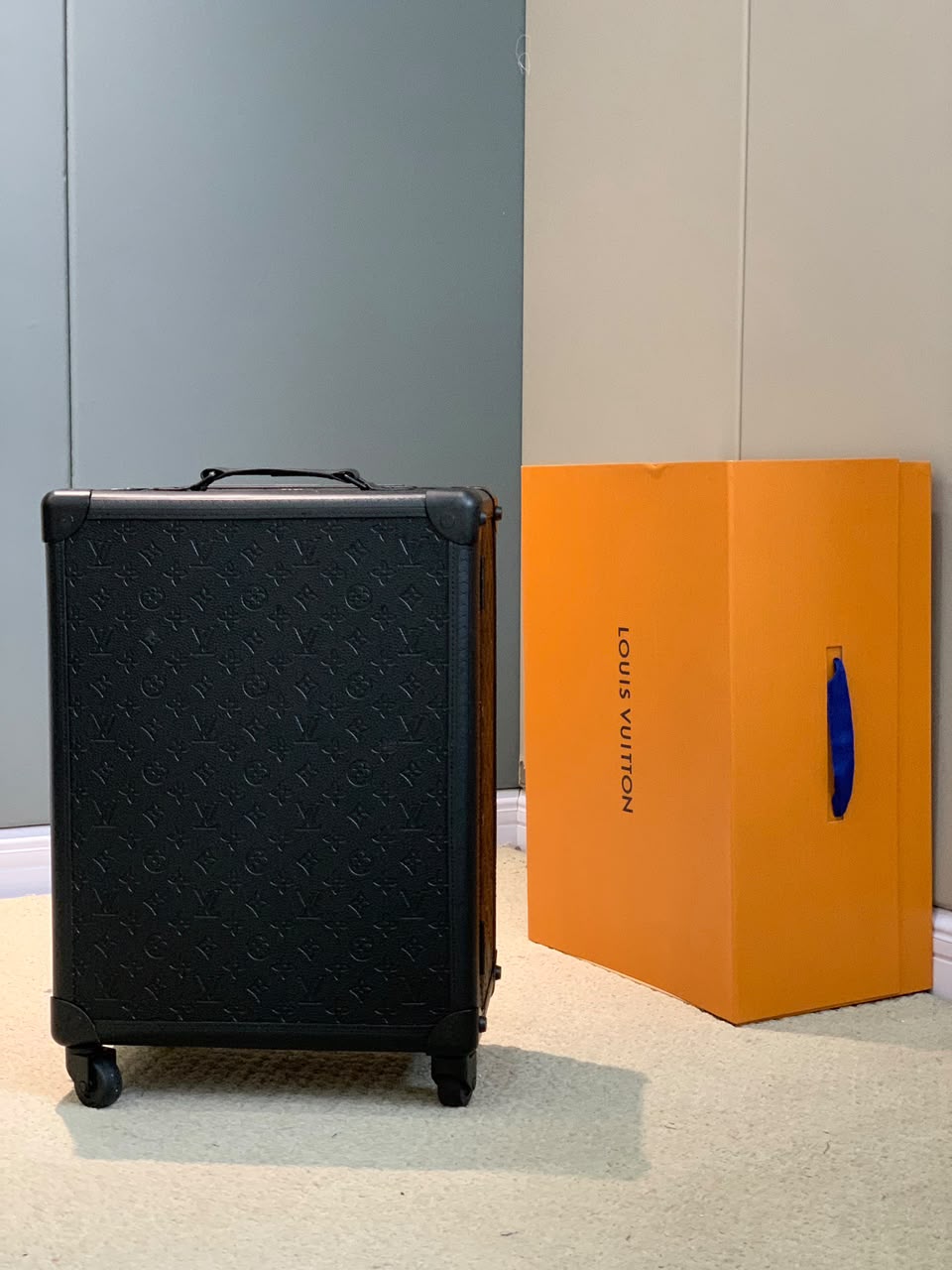 Louis Vuitton Horizon 55 Black