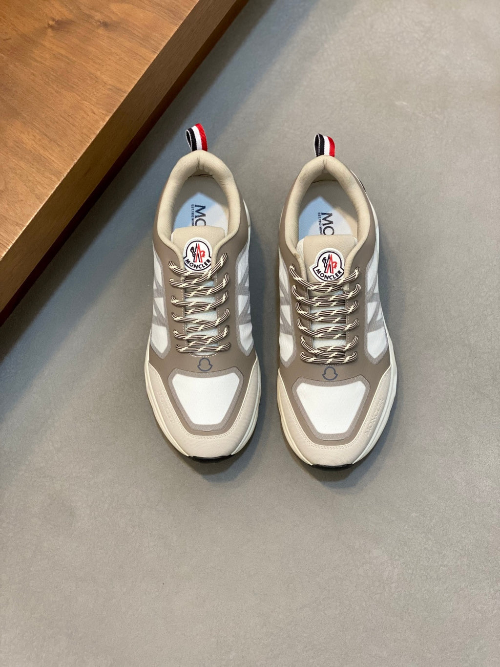 Tênis Moncler Leave No Trace Beje / Off White