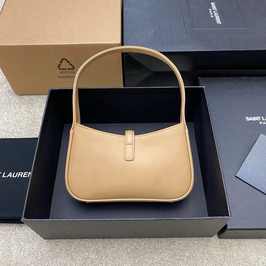Saint Laurent Le 5 À 7 Top Handle Bag Nude Ferragens Douradas