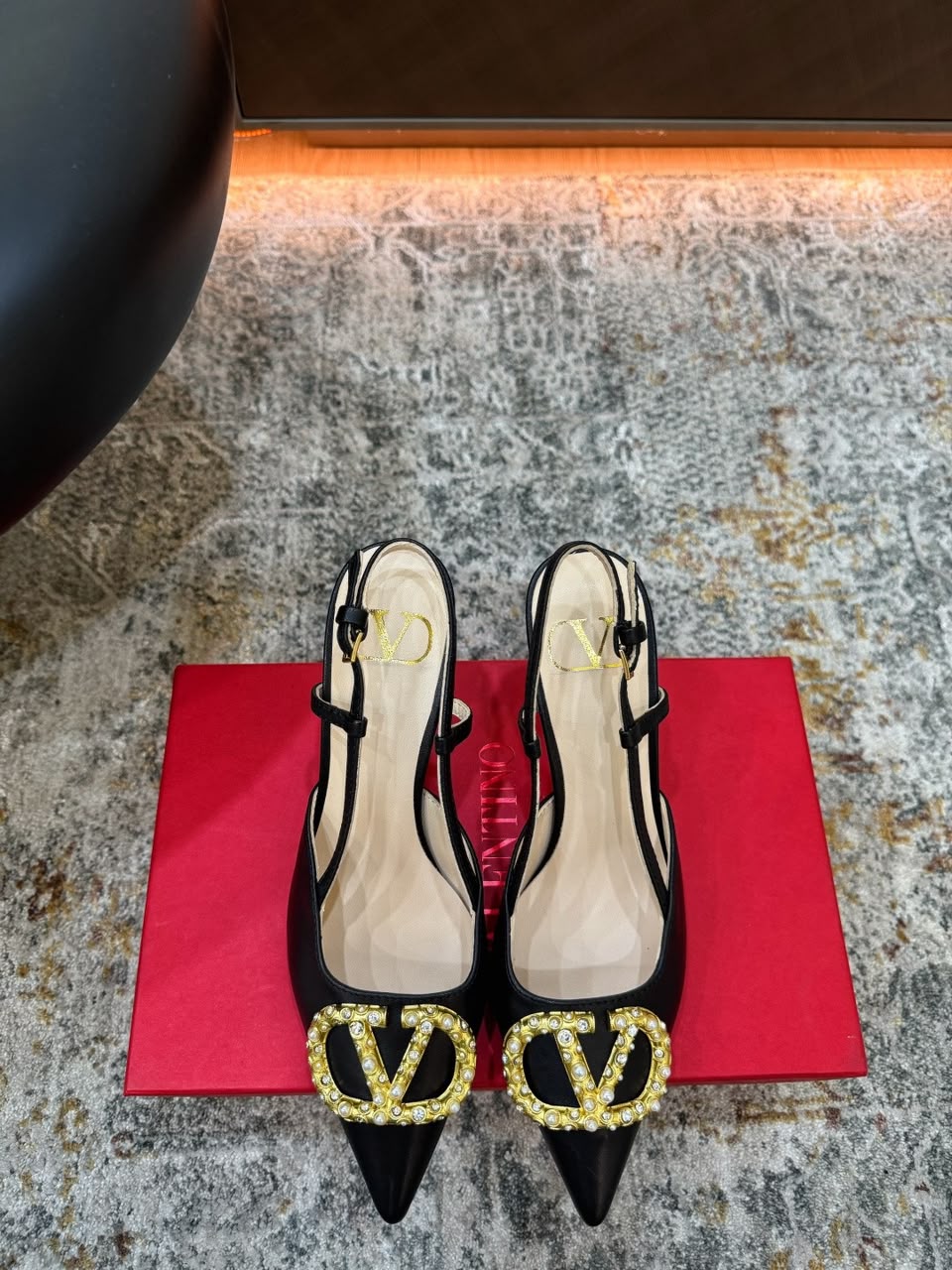 Valentino Garavani VLogo Signature Slingback Pump Black Ferragens Douradas