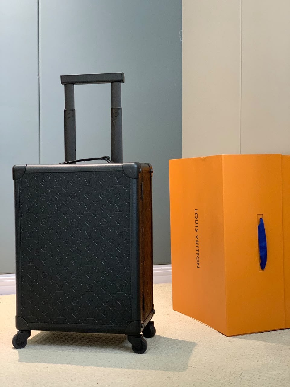 Louis Vuitton Horizon 55 Black