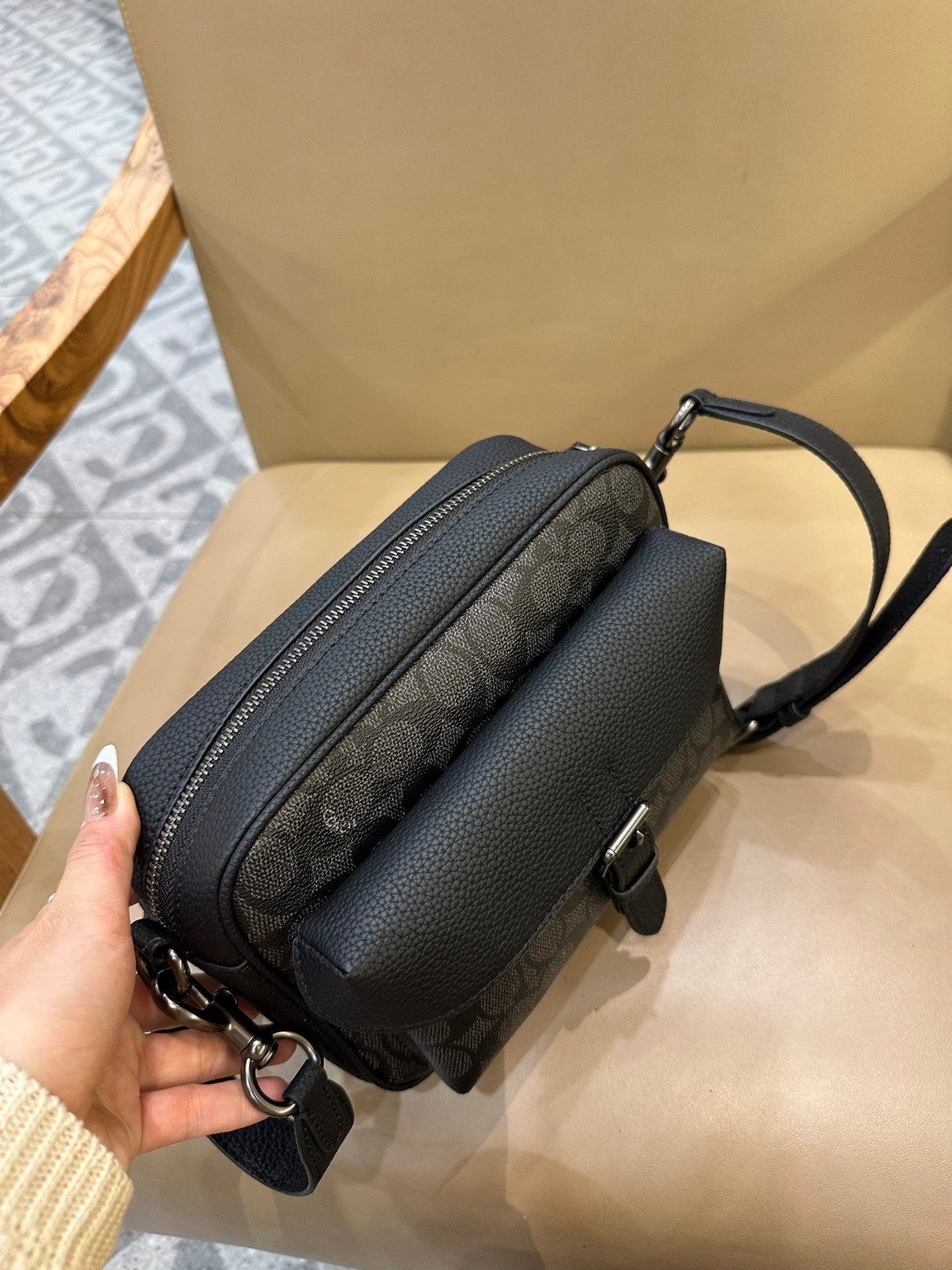 Bolsa Transversal Coach Warner em Canvas Signature Black