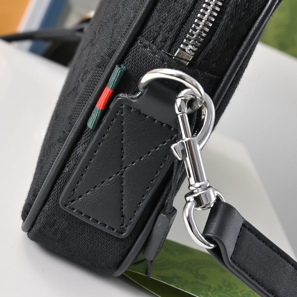 Gucci GG Supreme Small Camera Bag
