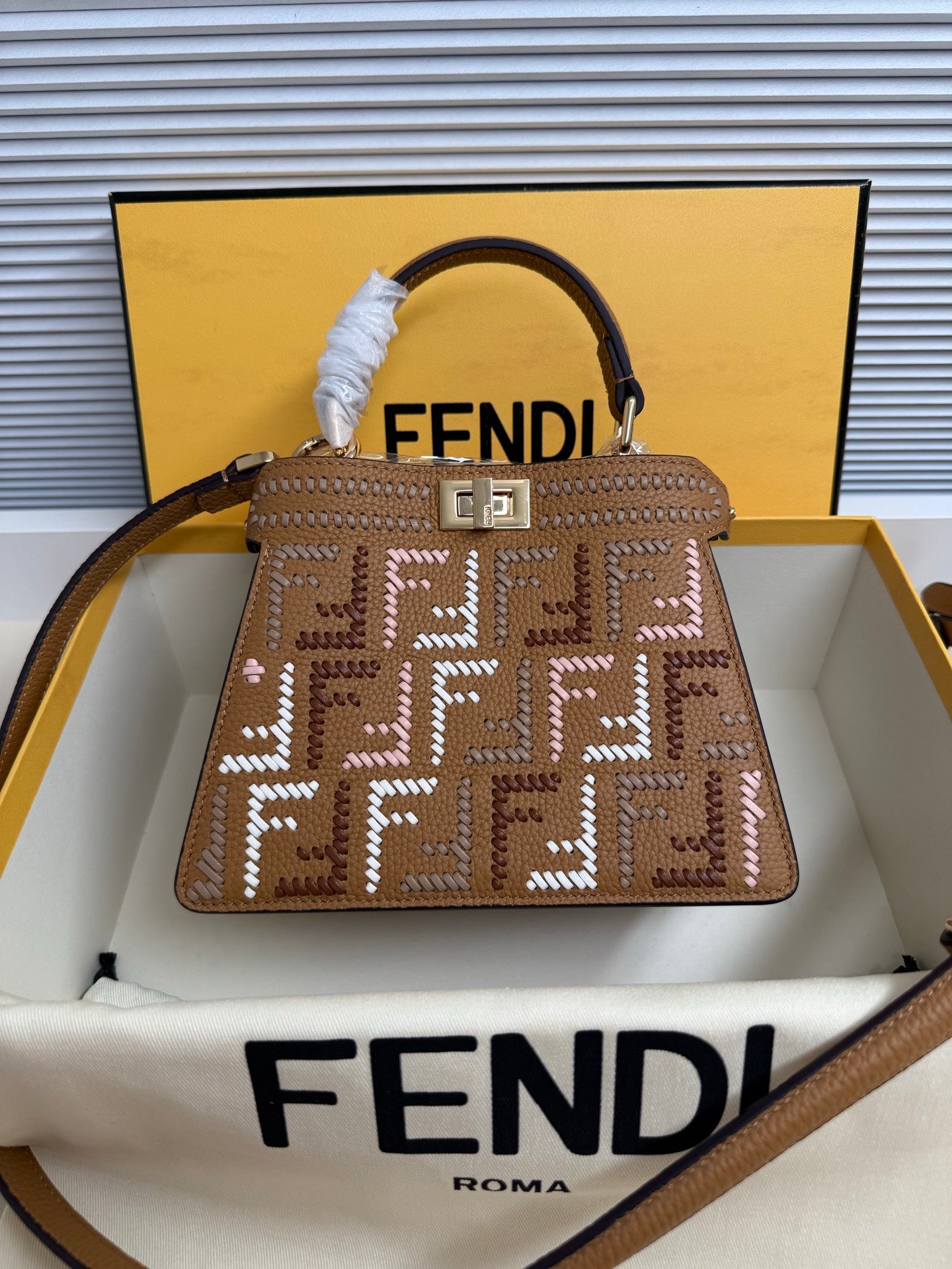 Fendi Peekaboo ISeeU FF Interlace Marrom