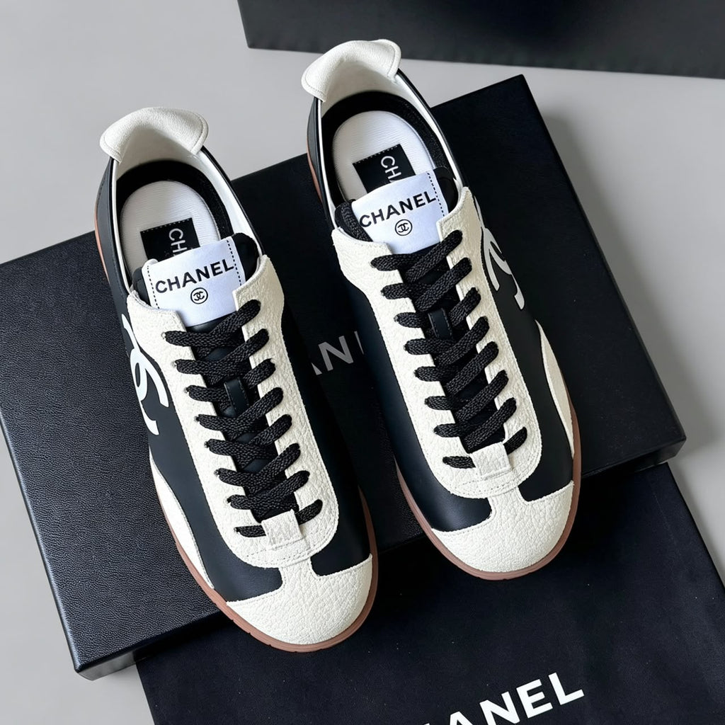 Chanel Calfskin & Embossed Suede Sneakers Marrom Claro