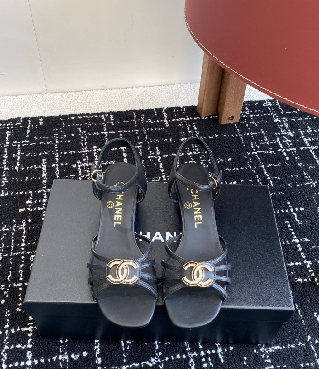 Chanel Interlocking CC Strappy Block Heel Sandal Black. Salto 4,5 cm.