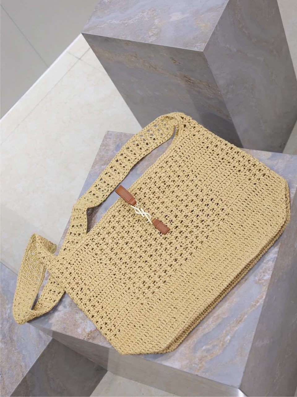 Bolsa Saint Laurent  Le 5 À 7 Supple Grande em Ráfia