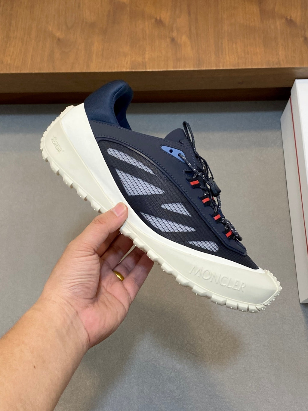 Tênis Moncler Trailgrip LP Azul Marinho e Off White